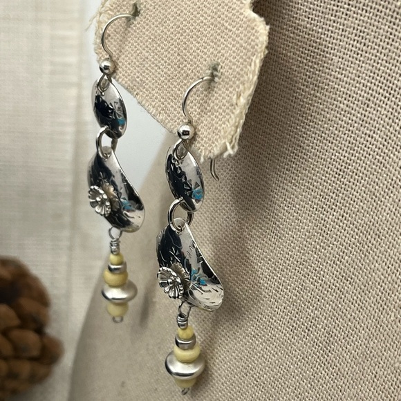 90's Vintage Sterling Silver Dangle Earrings with Floral Sunburst Design - Picture 6 of 15